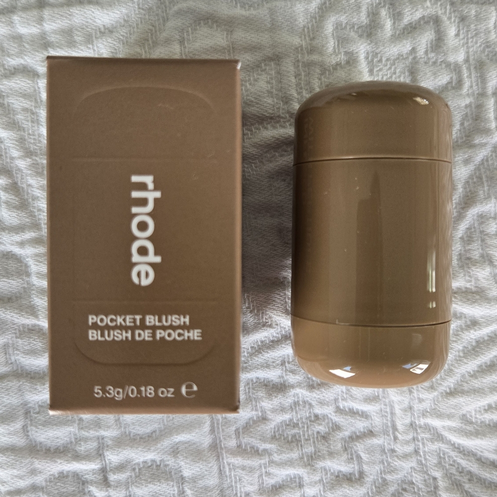 Rhode pocket blush in freckle NEW In Box
